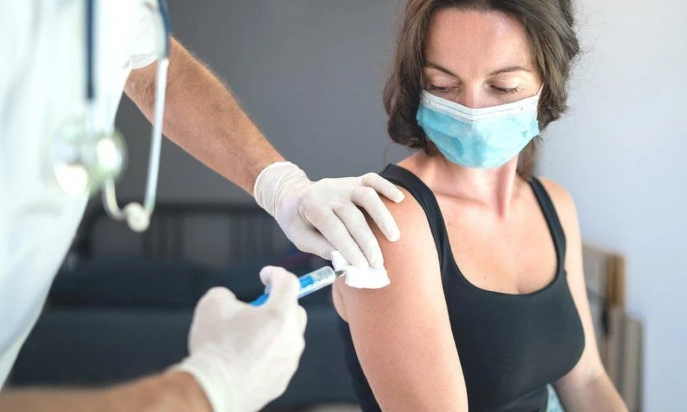 Ελπιδοφόρα νέα από επιστήμονες: Aνακάλυψαν αυτοκόλλητο επίθεμα αντί εμβολίου κατά της Ιλαράς